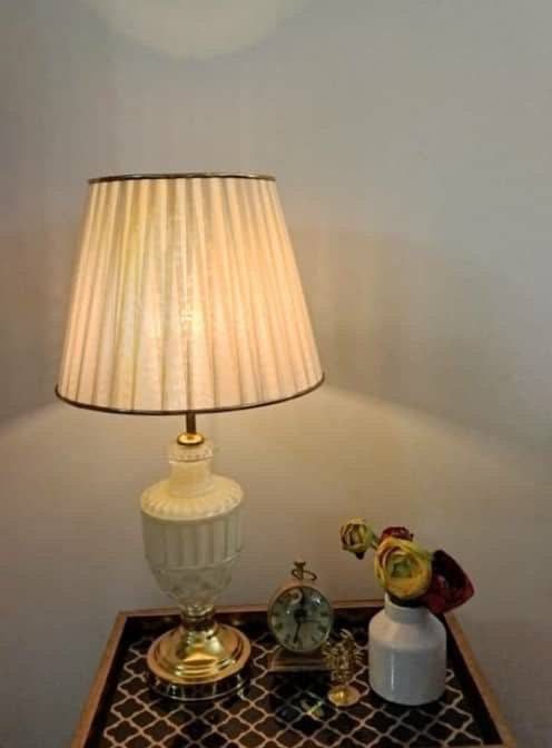 اباژور بدنه رنگ  شیری پایه طلایی  کد AB1004