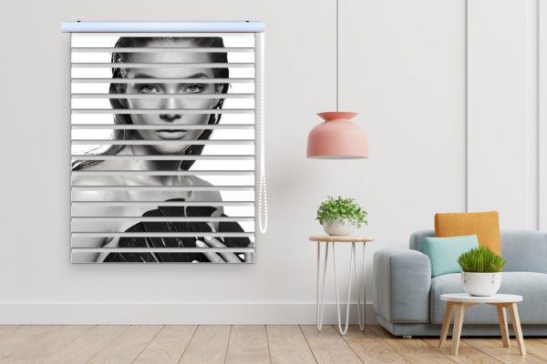 پرده زبرا طرح خانم کد Woman1684