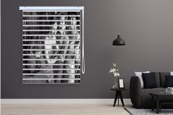 پرده زبرا طرح خانم کد Woman1688