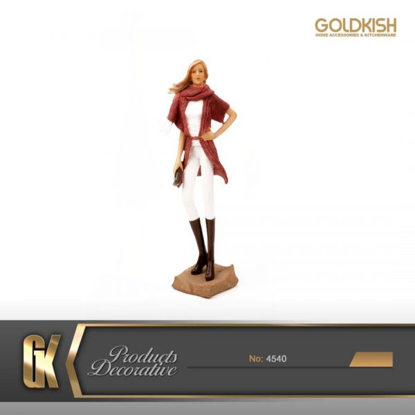مجسمه زن شال گردن دار زرشکی مدل 4540