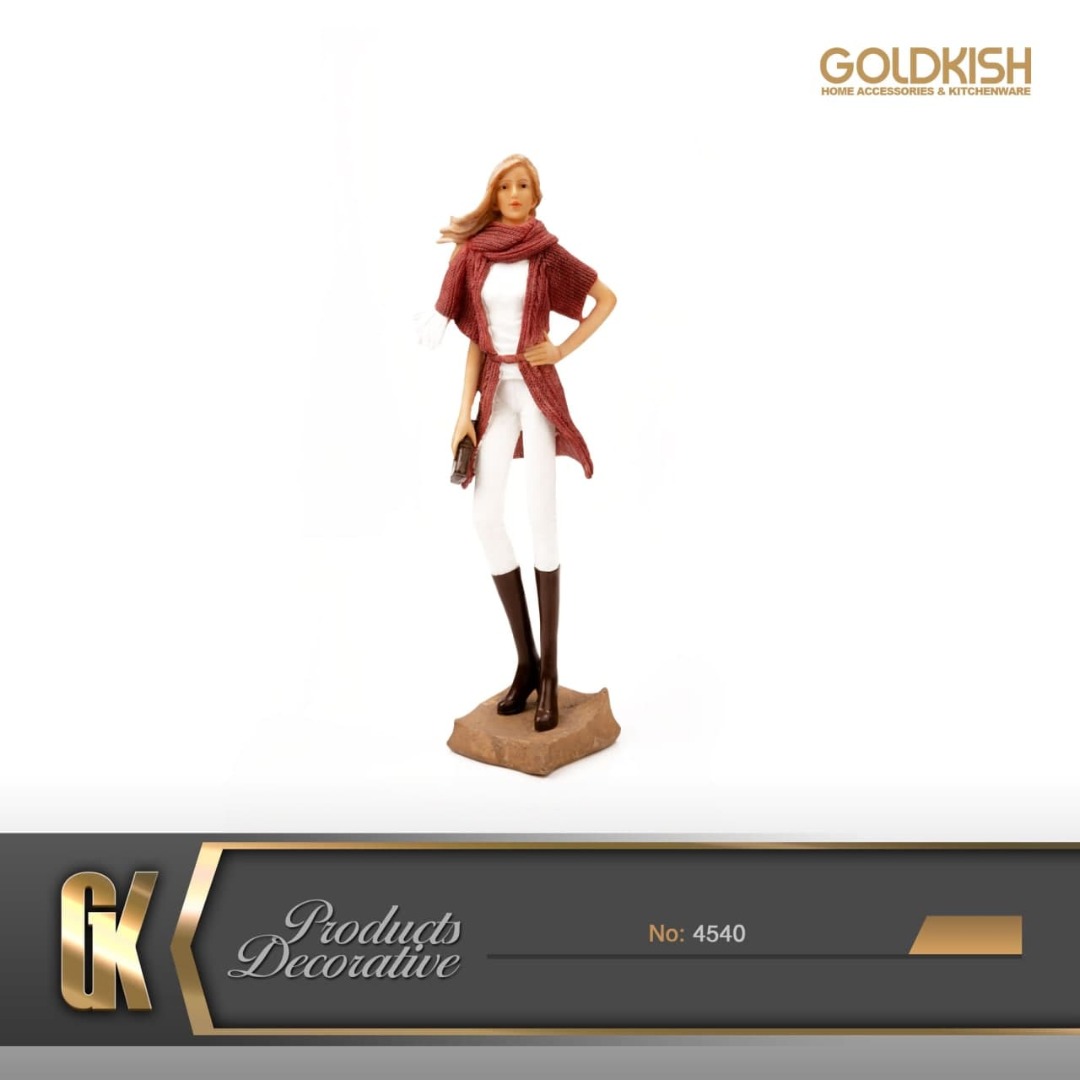 مجسمه زن شال گردن دار زرشکی مدل ۴۵۴۰