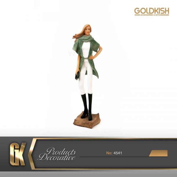 مجسمه زن شال گردن دار سبز مدل 4541