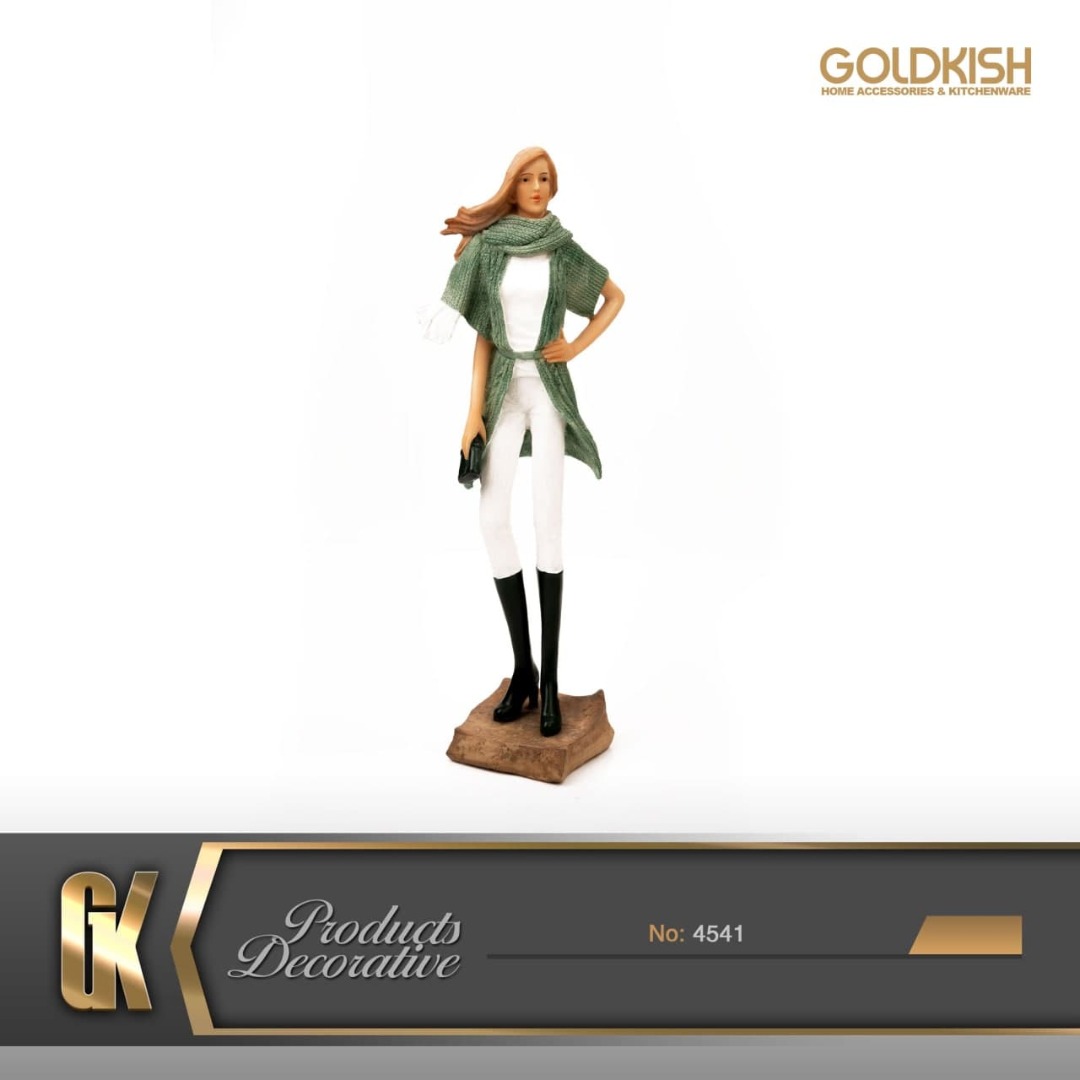 مجسمه زن شال گردن دار سبز مدل ۴۵۴۱