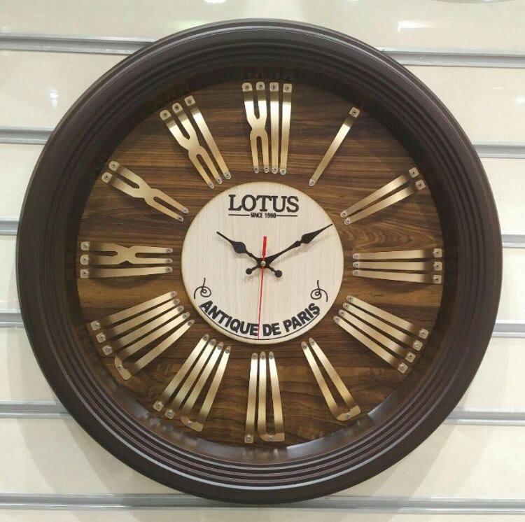 ساعت دیواری لوتوس صفحه چوب شماره فلزی کد ۲۲۲