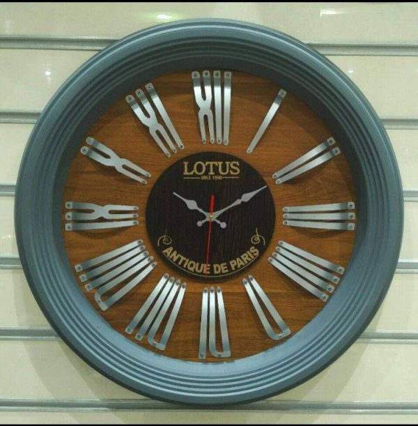 ساعت دیواری لوتوس صفحه چوب شماره فلزی کد 222
