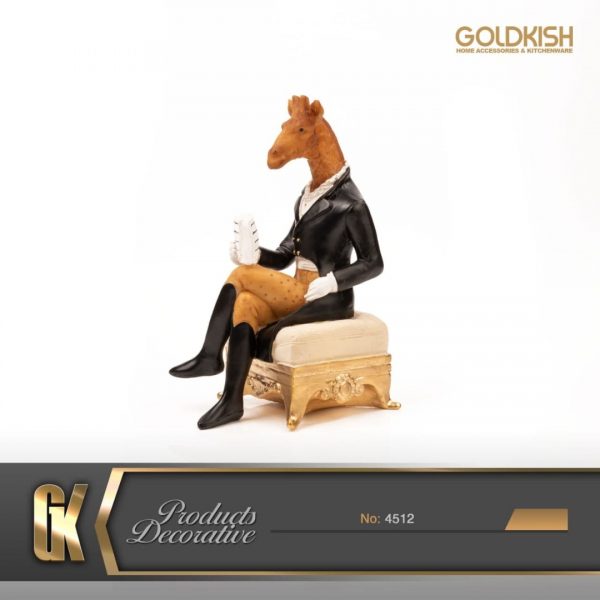 مجسمه زرافه نشسته روی مبل مدل 4512