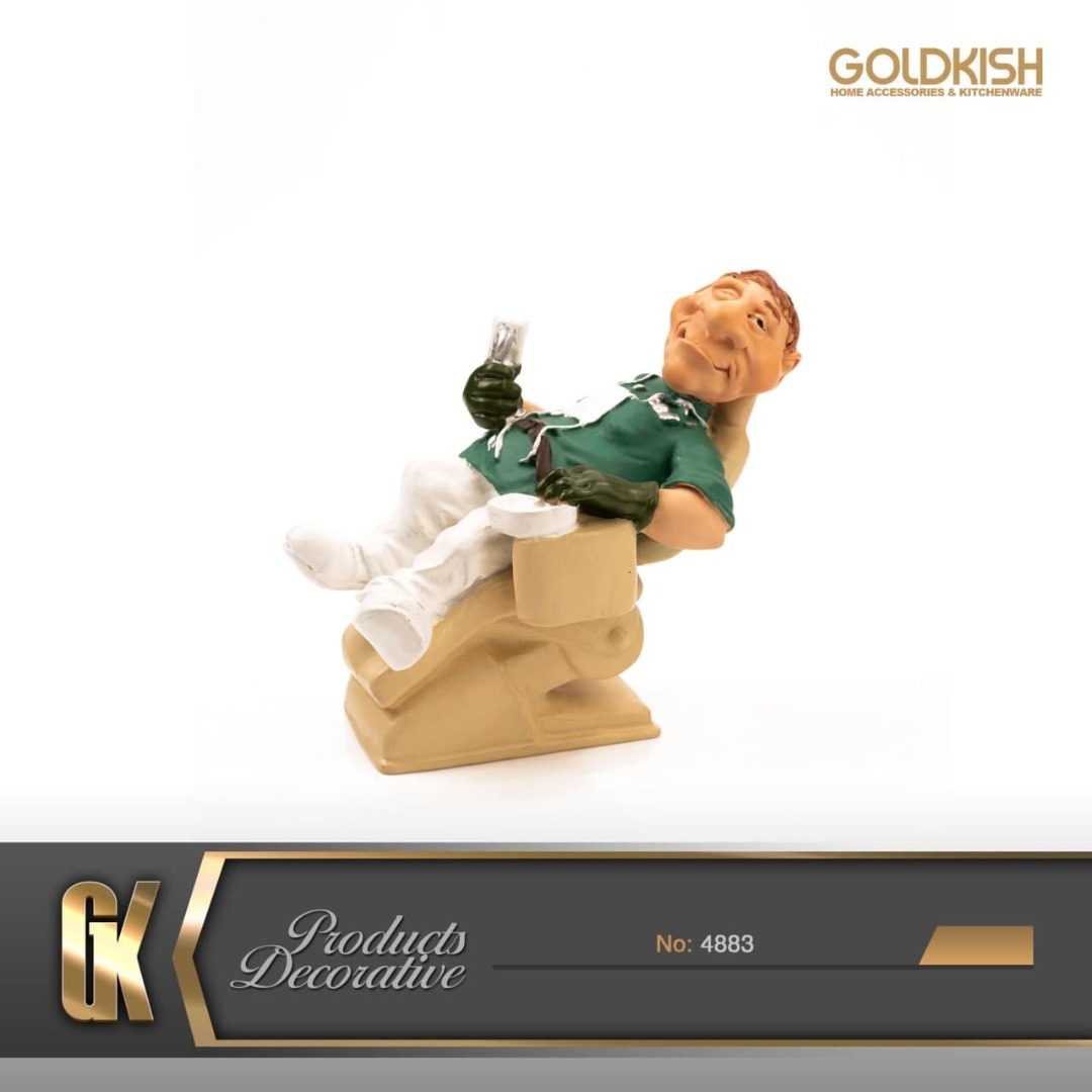 مجسمه دندانپزشک نشسته مدل ۴۸۸۳