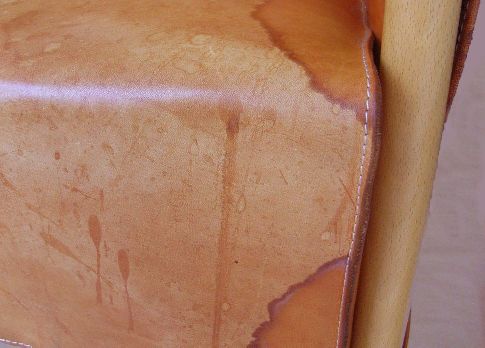 نحوه پاک کردن لک آدامس از روی مبل