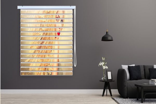 پرده زبرا طرح خانم کد Woman4002