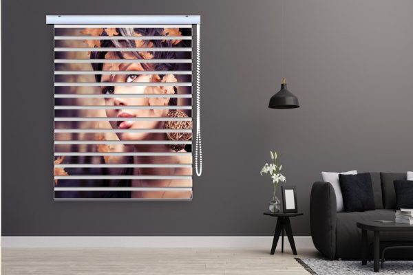 پرده زبرا طرح خانم کد Woman4007