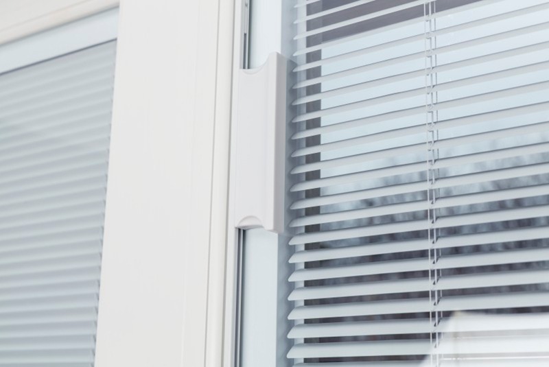 خرید پنجره با پرده داخلی