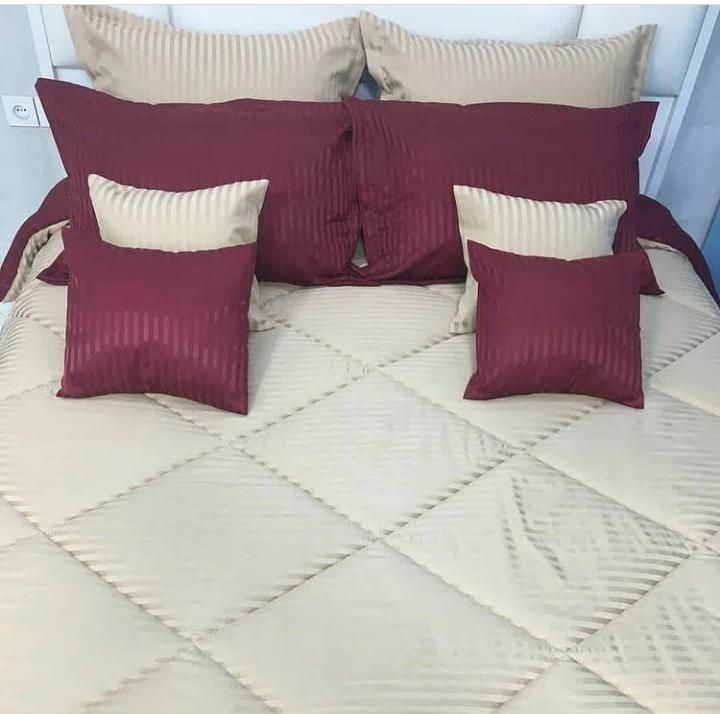 روتختی و ملحفه (دو نفره) طرح ساده زرشکی و سفید کد A26