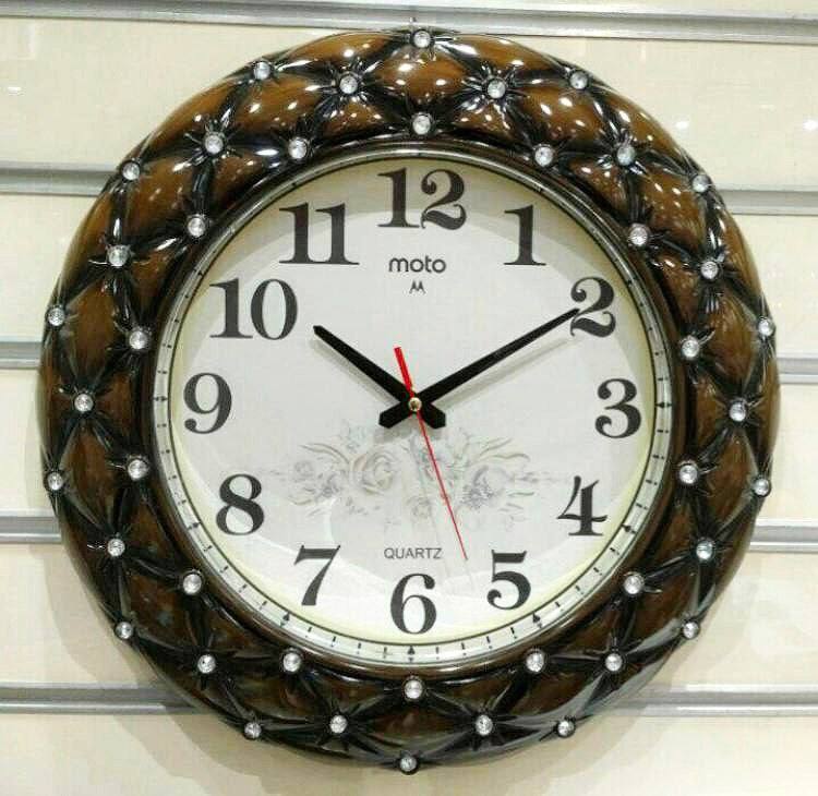 ساعت دیواری موتو نگین دار صفحه ساده کد ۳۱۸